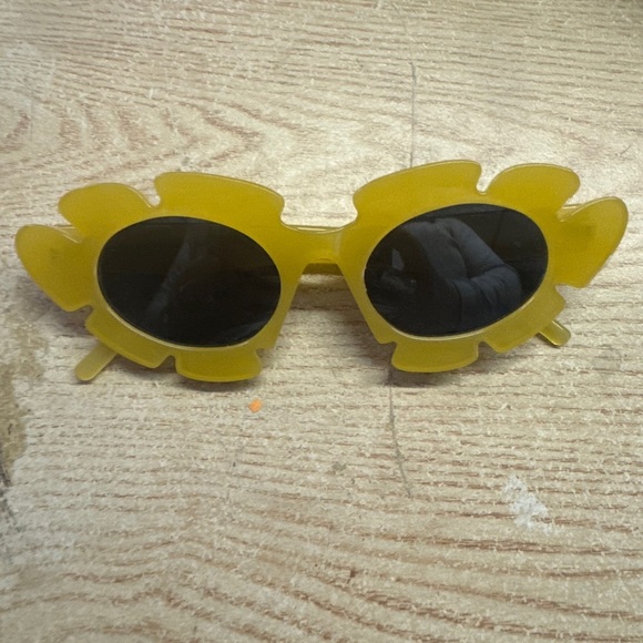Yandy Yellow Sunglasses - Picture 1 of 8